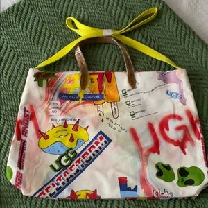 👻🎯SALE👻🎯 NEW UGG Graffiti Bag of 2020